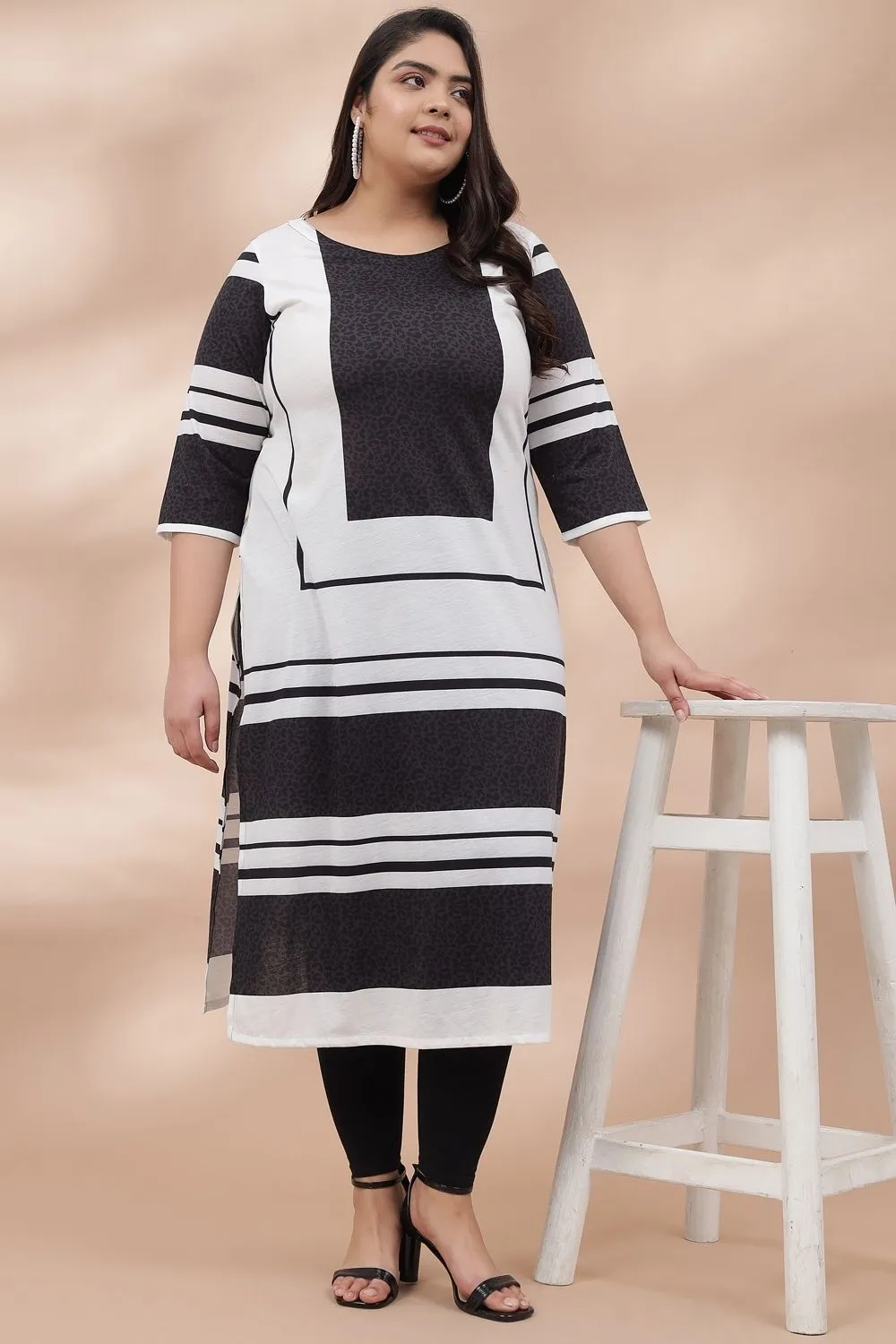 Monochrome Perfect Frame Printed Kurti